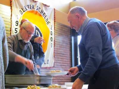 Sint-Maartensmaal door de KWB kookclub in het Cultureel Centrum ter Schelde ten voordele van Ziekenzorg in de Sint-Anna-ten-Drieënparochie, Antwerpen Linkeroever